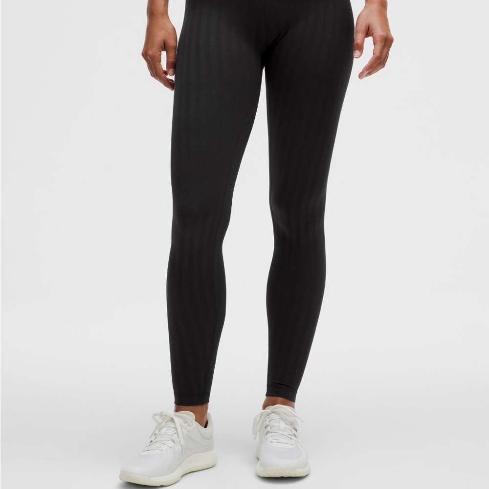 NWT - Lululemon Wunder Under tonal stripe